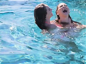 Riley Reid and Kimmy Granger take a dip in each others muffs